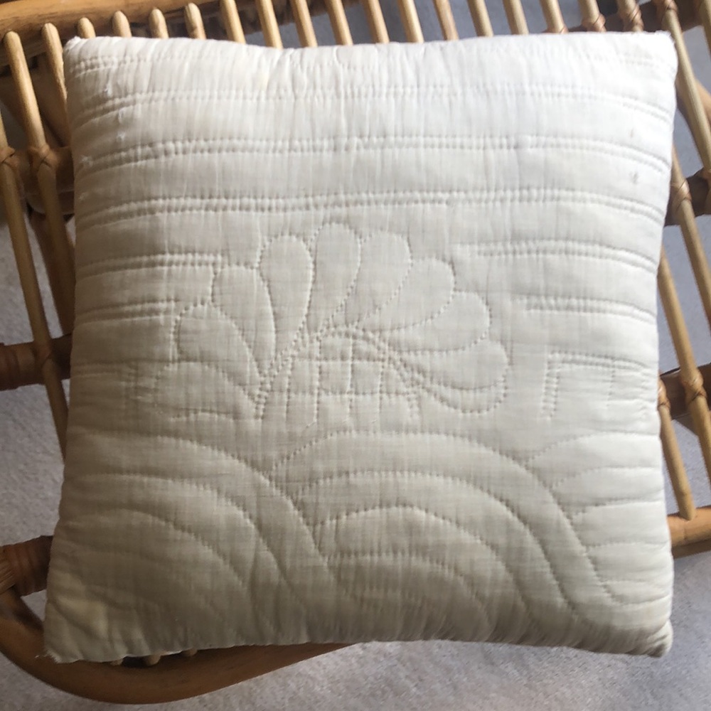 Vintage pillow created from vintage quilt. Unique, one of a kind. FIRM PRICE. - Picture 3 of 9